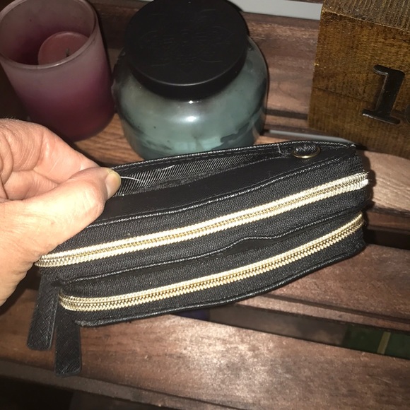 🔥 Kenneth Cole Reaction small bag. - Picture 6 of 8